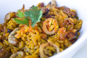 Arroz con chipirones y ajos tiernos