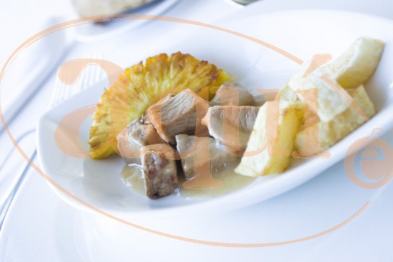 Asado de porco con piña