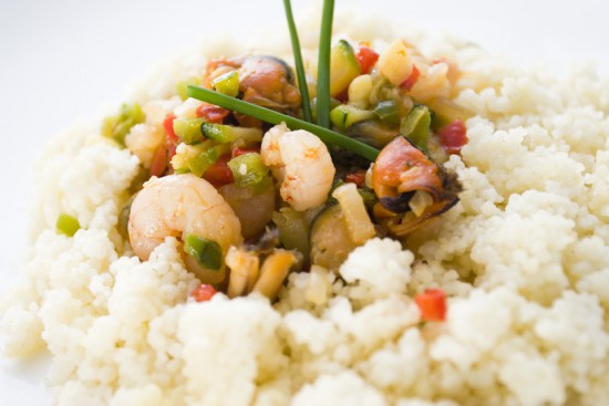 Cuscús con gambas e mexillóns
