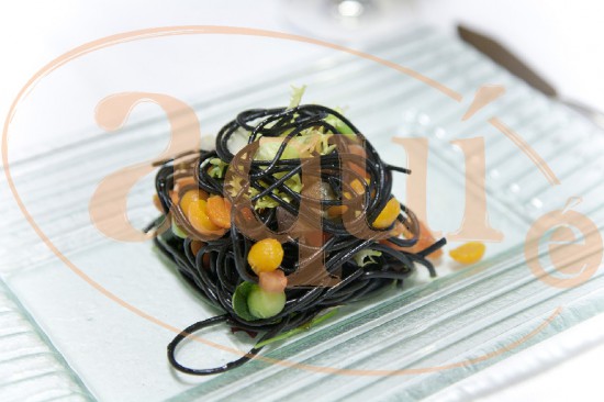 Ensalada morna de pasta fresca con caviar vexetal