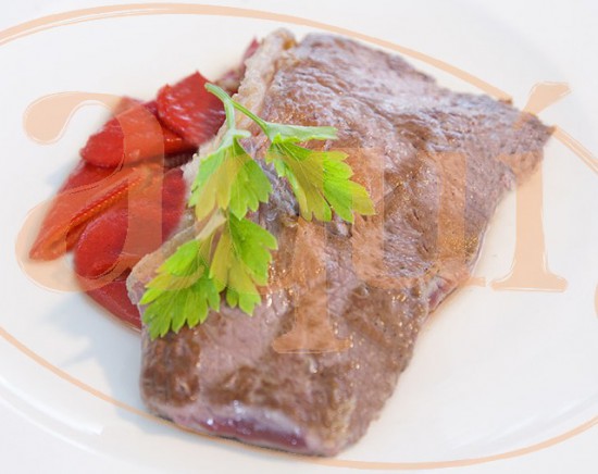 Entrecote de tenreira con pementos bañados