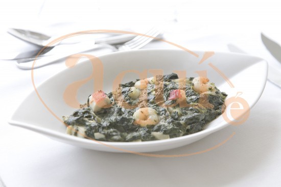 Espinacas á crema con gambas e pauciños
