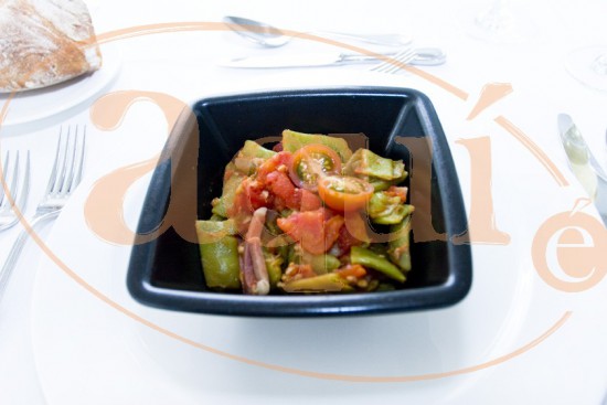 Feixóns verdes ao allo con tomate
