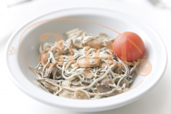 Refogado de gulas e champiñóns